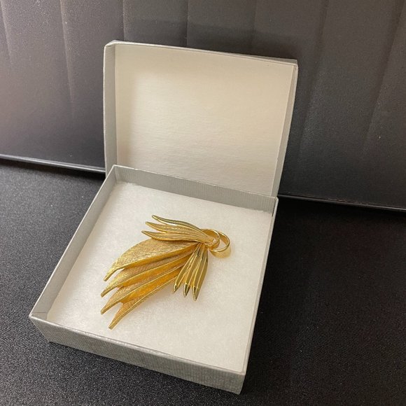 EUC Vintage '50's Expan Brand Abstract Bird Pin, Gold-Tone Textured, 2 3/4" L - Picture 11 of 11